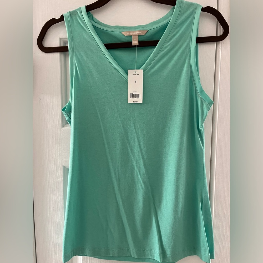 NWT Banana Republic tank with satin trim size Small.